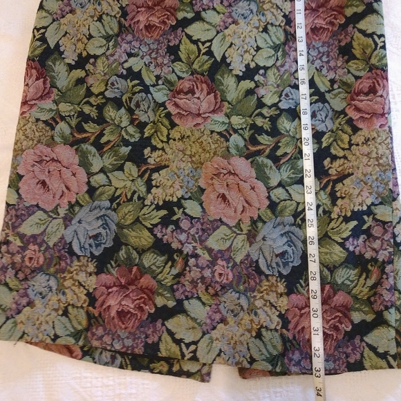 K B Skirt - Picture 1 of 3